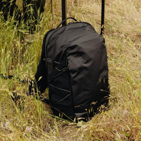 Peak-Design-Outdoor-Backpack-Zip-18L-black_8.jpg