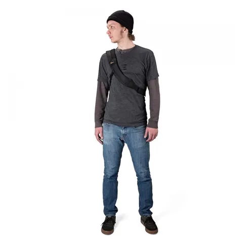 Lowepro-Slingshot-Edge-250-AW-Zwart_9.jpg