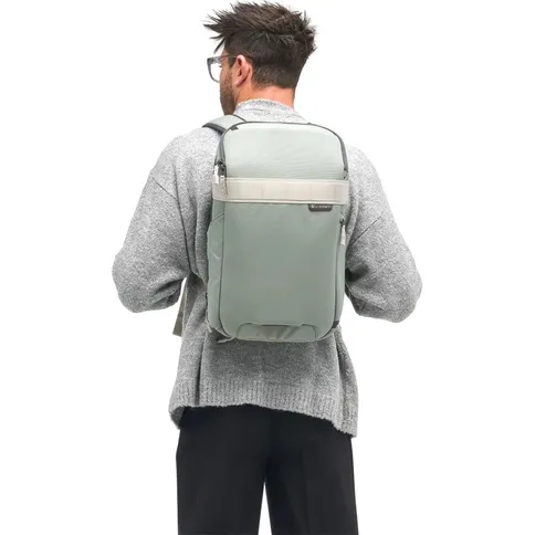 Gomatic-Luma-Camera-Pack-18L-Sage-Green_5.jpg