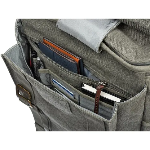 Retrospective-Backpack-15_0002_Retrospective-Backpack-Modular-Pouch-Mounted-Black (14).jpg