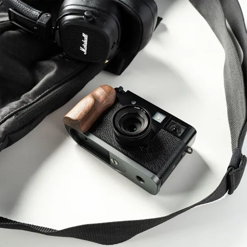 SmallRig-5394_L_Shaped_Mount_Plate_with_Wooden_Handle_for_FUJIFILM_X_half_charcoal_silver_6.jpg