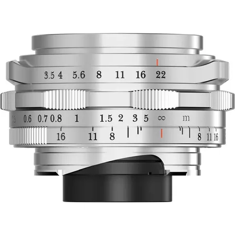 Thypoch-Ksana-21mm-F3-5-with-lens-hood-Leica-M-silver_2.jpg
