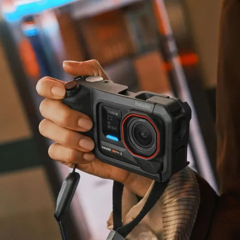 Insta360-Ace-Pro-2-Ultimate-Videography-Bundle-Limited-Edition_7.jpg