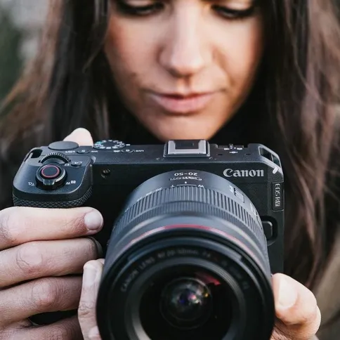 Canon EOS R6 V body + RF 20-50 F4 L IS USM PZ 4.jpg