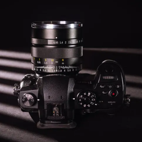 zhongyi-mitakon-17mm-f0.95-black-mft_5.jpg