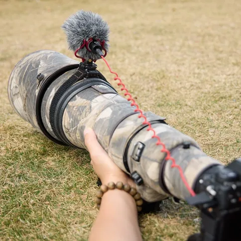 SmallRig-5711-Cold-Shoe-Mount-with-Hook-and-Loop-Strap_8.jpg