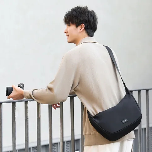 Ulanzi-HMN1-Crossbody-Bag-zwart_10.jpg