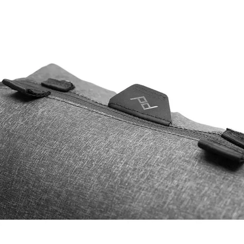 Peak-Design-Shoe-Pouch-V2-charcoal_5.jpg