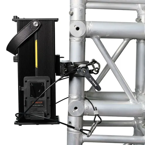 Nanlite-Superklem-met-haak-en-handvat-voor-Forza-300II-BII-500II-BII-en-PavoSlim_2.jpg