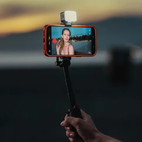 Joby-TelePod-Mini-Selfie-Stick-Tripod-with-Light-TP02_7.jpg