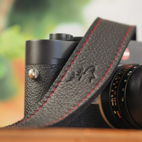 Eddycam Edition 35mm black contrast seam red