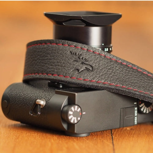 Eddycam Edition 35mm black contrast seam red