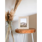 Deknudt Photo frame in plain wood with graphic motif 10x15 S46ZH9
