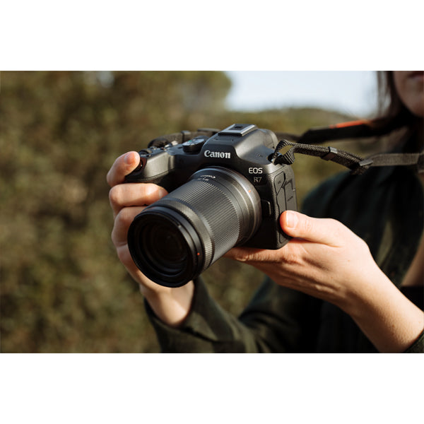 Canon EOS R7 Body + EF - RF Mount adapter