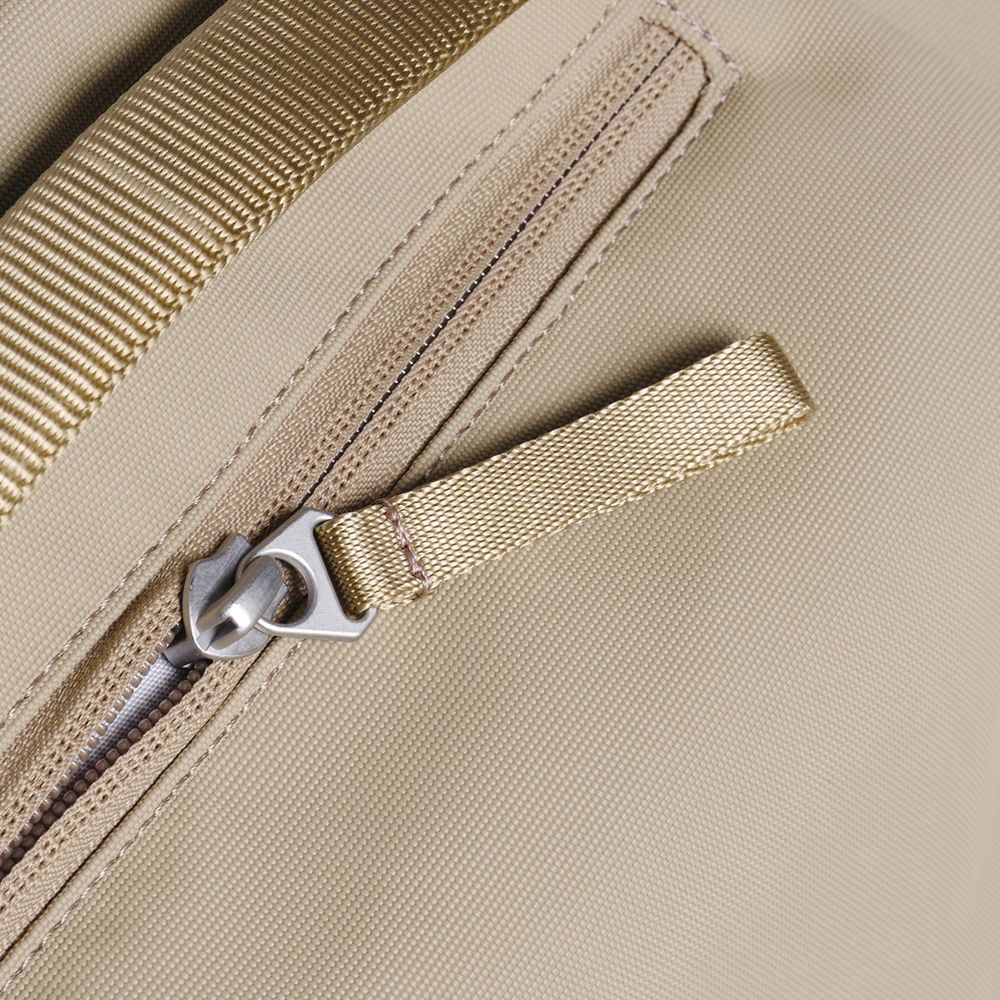 Urth Arkose 20L Backpack (beige)