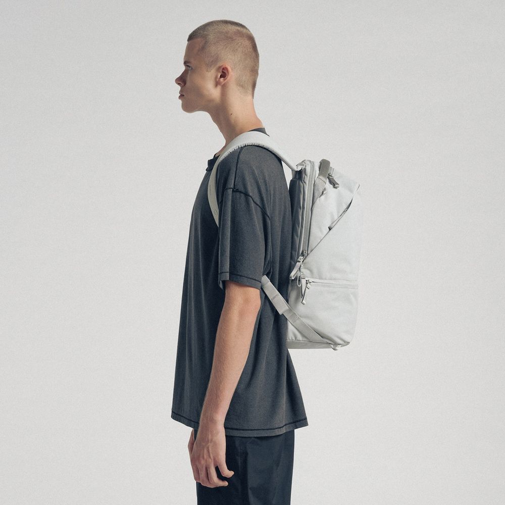 Urth Arkose 20L Backpack + Camera Insert (Ash Grey)