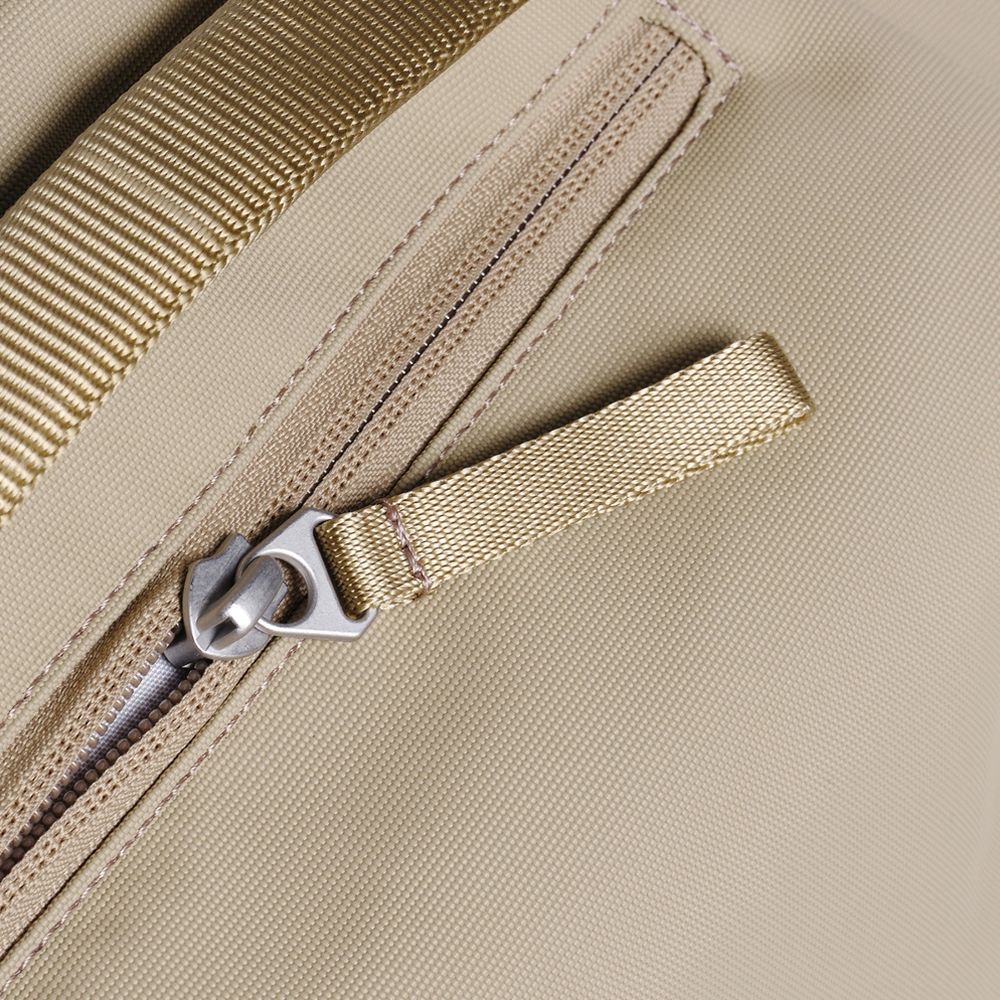 Urth Arkose 20L Backpack + Camera Insert (beige)