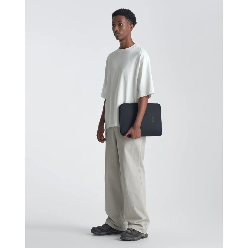 Urth Naos 15/16" Laptop Sleeve (black)