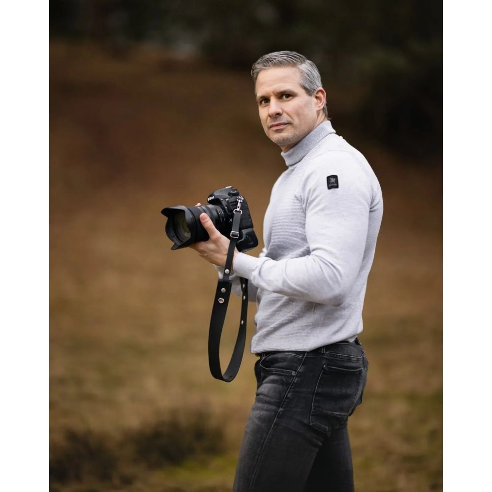 The Hantler Camera Neck strap Classic black / Brass