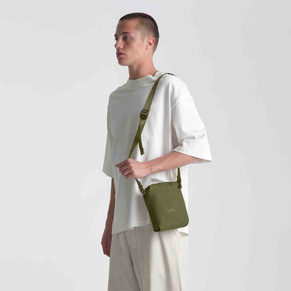 Urth Andesite Camera Pouch, green