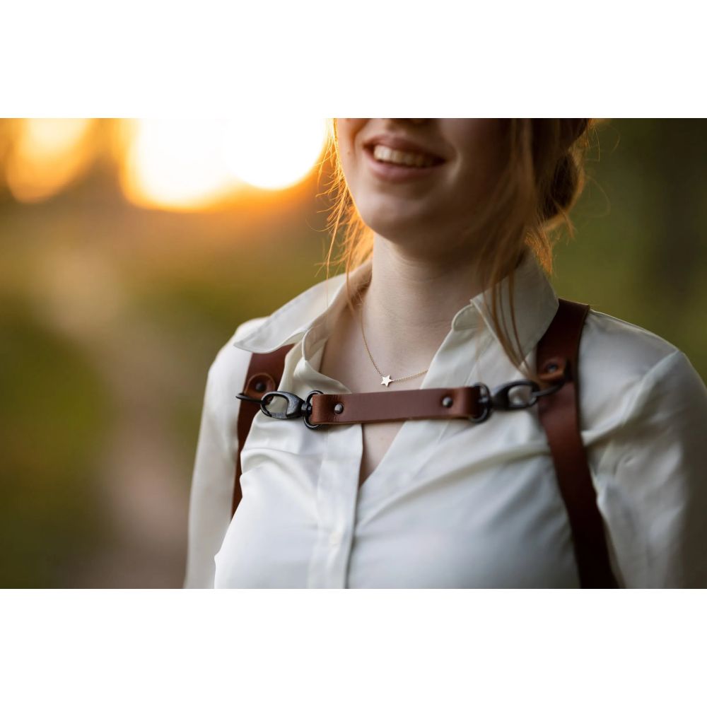 The Hantler Chest strap Cognac / Brass, large 33cm