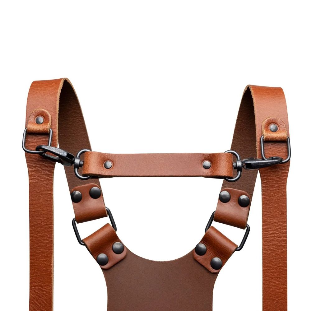The Hantler Chest strap Cognac / Old silver, large 33cm