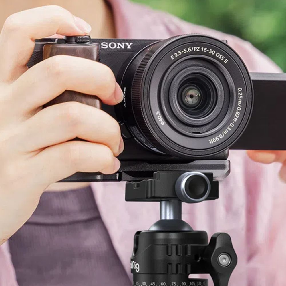 SmallRig L-Shape Mount Plate with Wooden Handle for Sony ZV-E10 II 4864