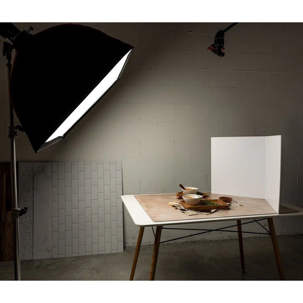 V-Flat Tabletop V-Flats - Medium (20 "x35") 2x white 2x black