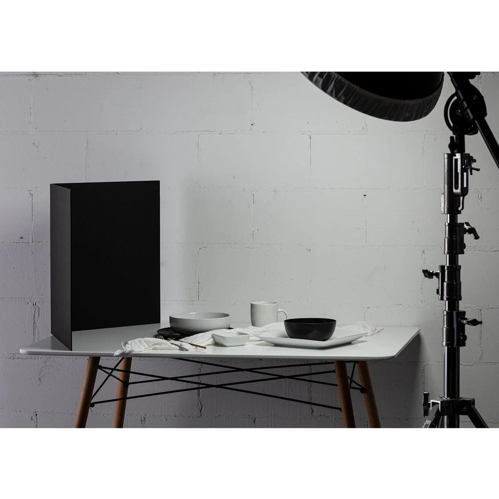 V-Flat Tabletop V-Flats - Medium (20 "x35") 2x white 2x black