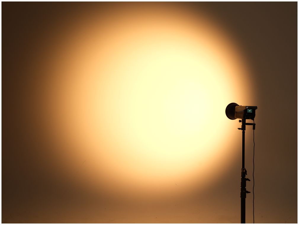 Nanlite FC-120C LED RGBW Spot Light
