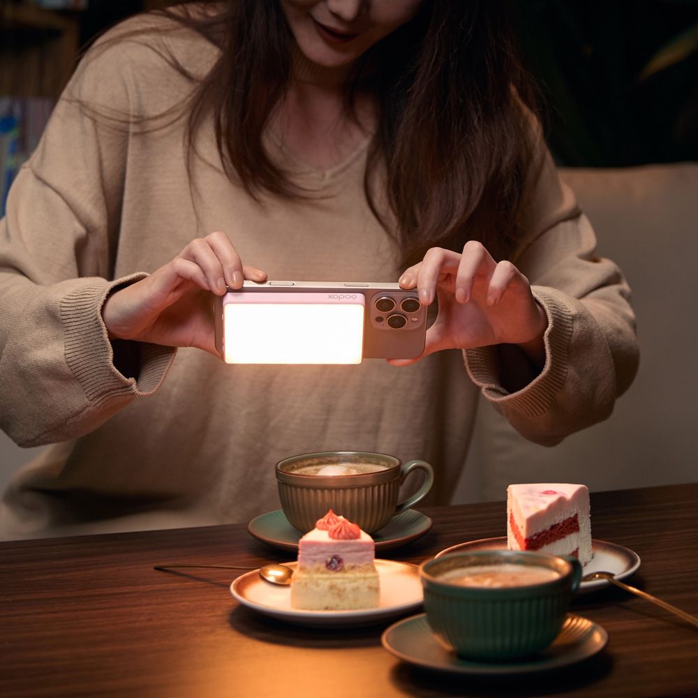 Godox MA5R Mobile Power Bank & RGB LED light pink