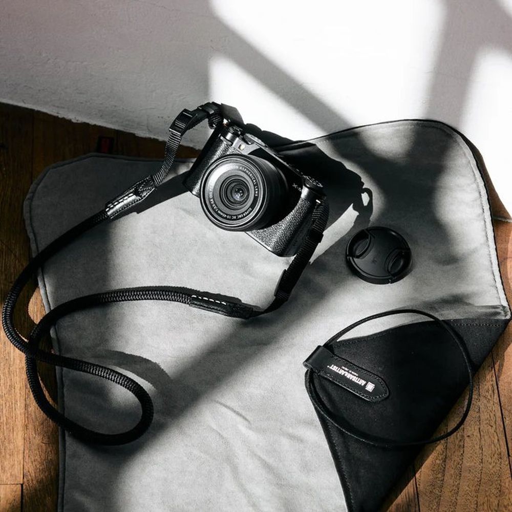 Artisan & Artist ACAM 307A Camera strap, black