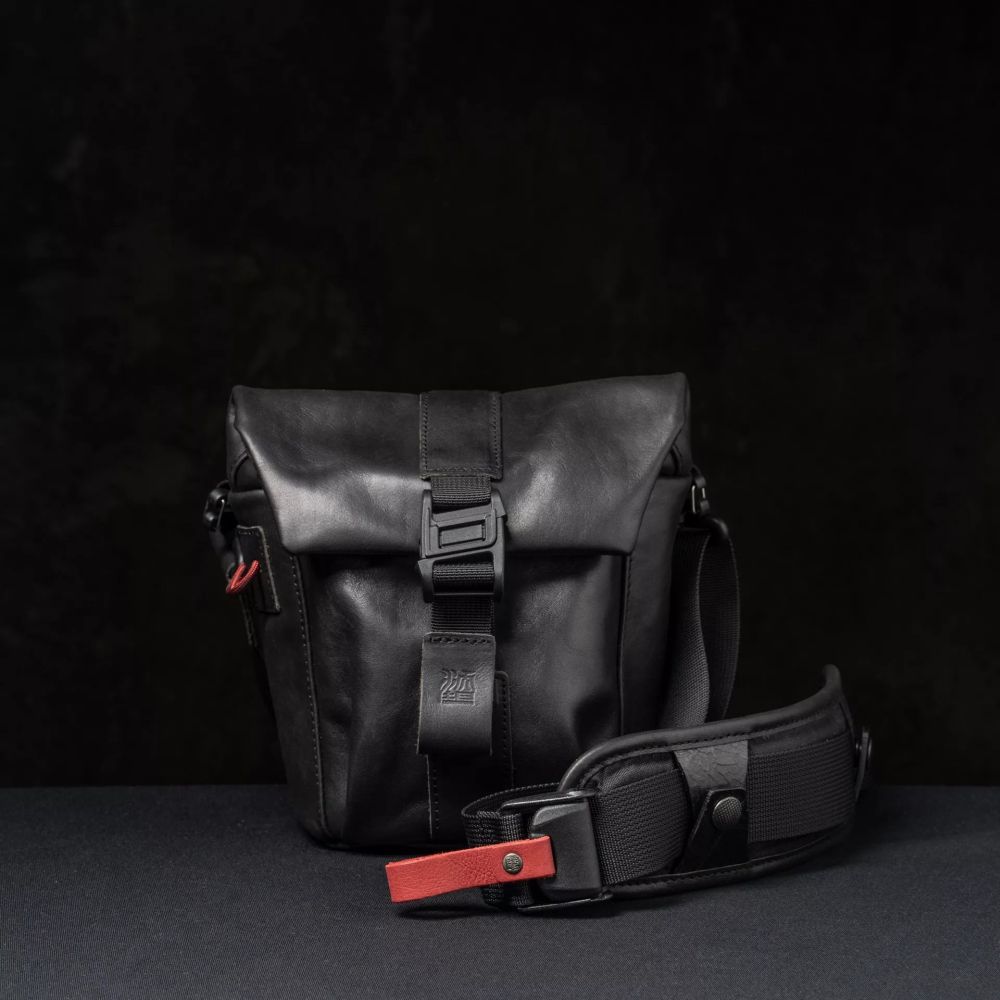 Wotancraft Pilot Travel Camera Bag 2L - black leather