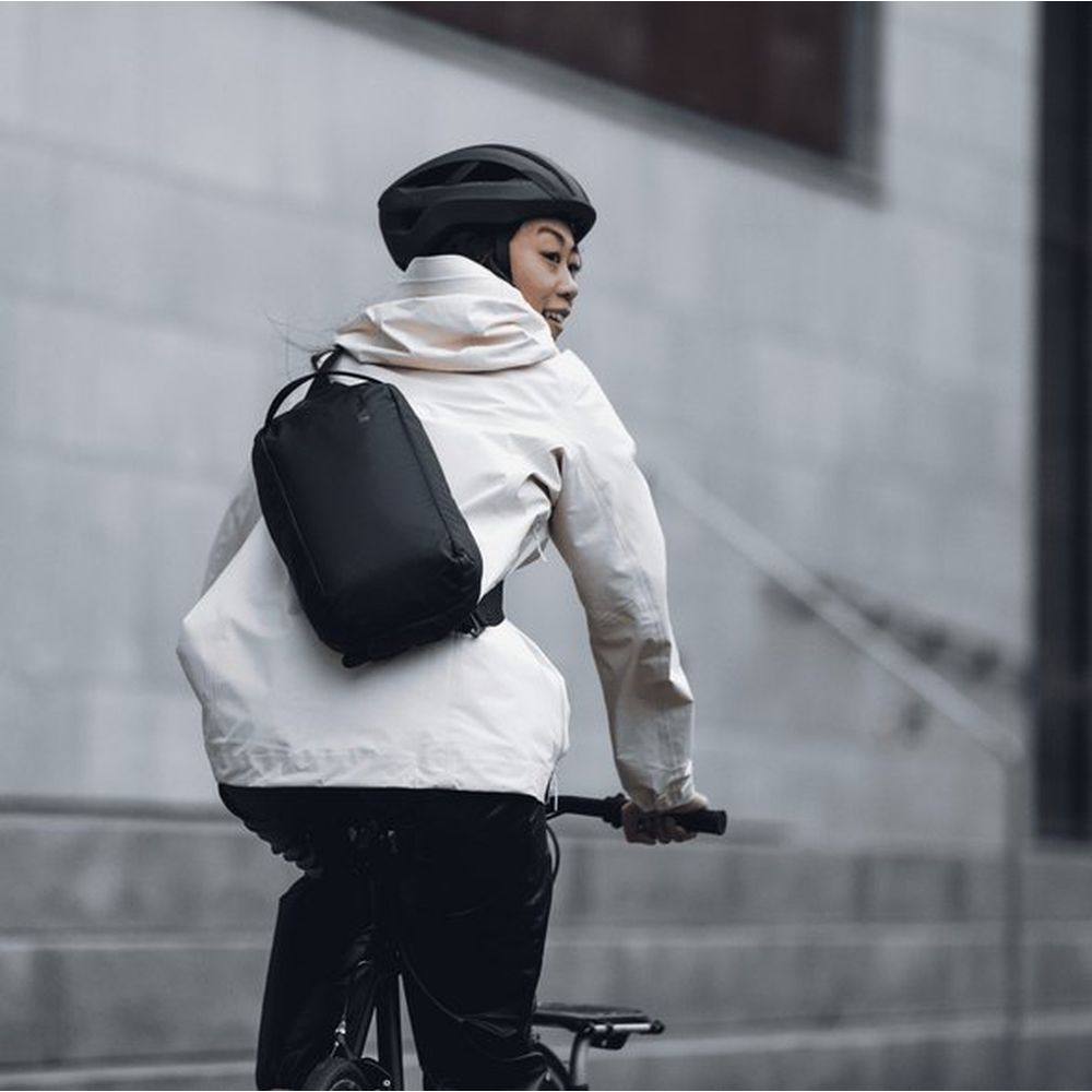 Thule Tact Sling 8L, black