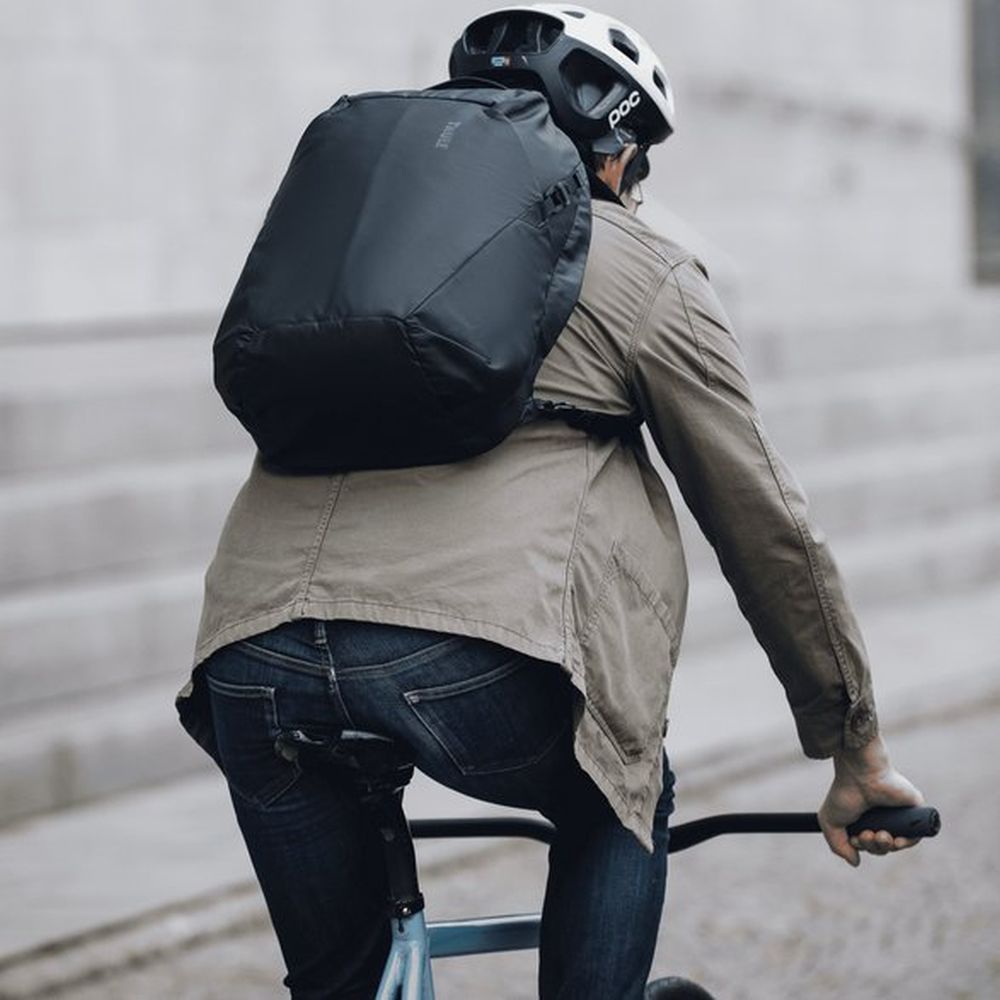 Thule Tact Backpack 21L, black