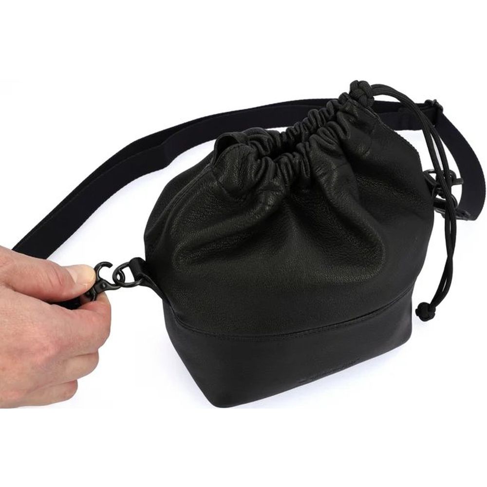 Artisan & Artist ACAM CPL210 camera pouch full leather black