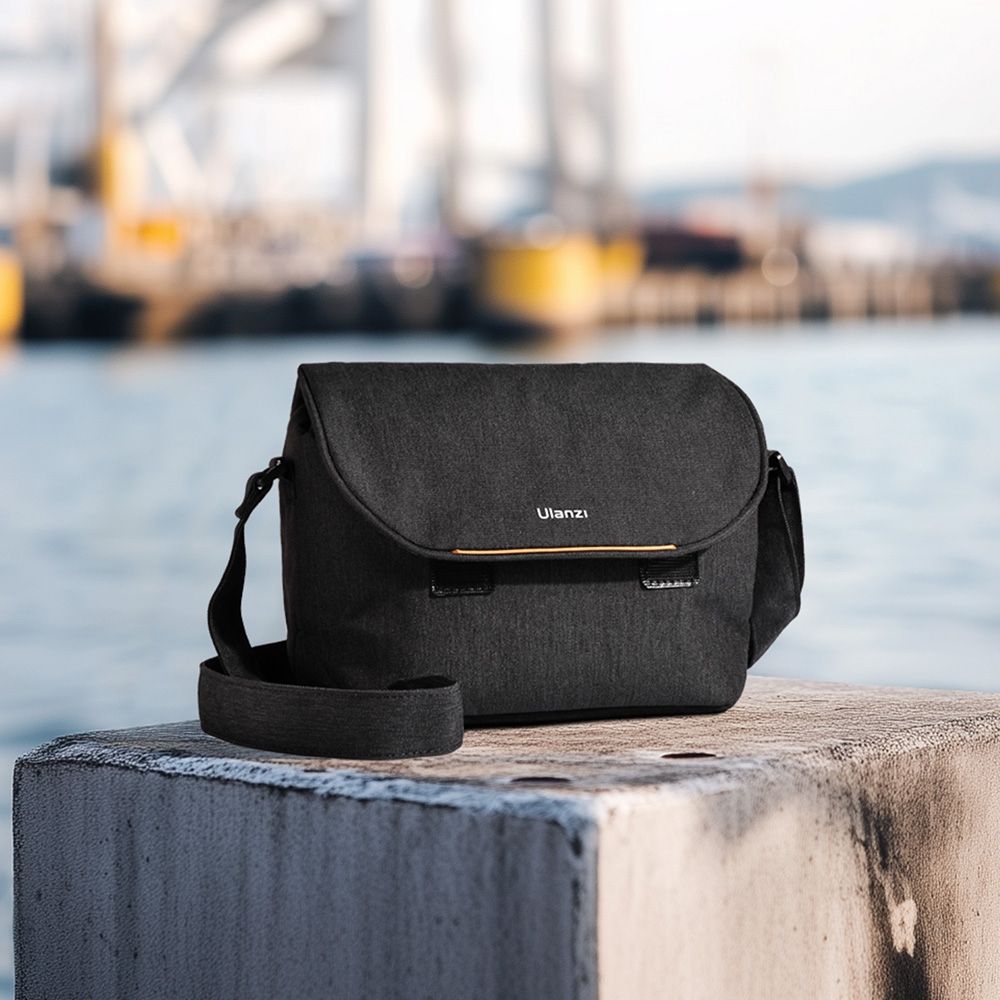 Ulanzi F02 Sling - Compact shoulder bag for camera - black
