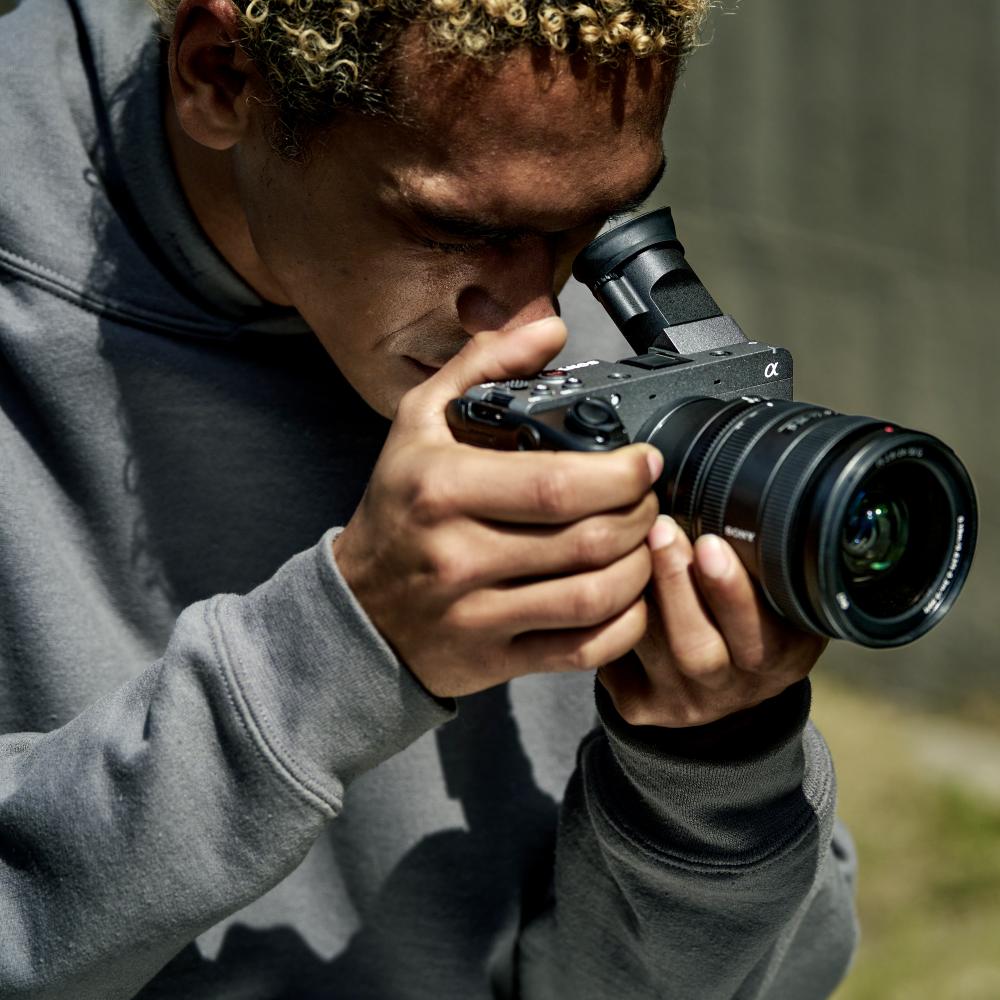 Sony FX2 Cinema Line + FE 24-105mm f/4.0G OSS
