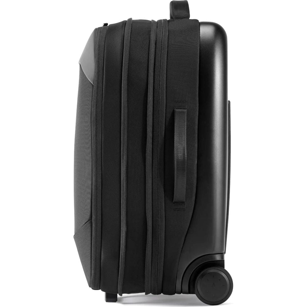 Gomatic Navigator Carry-On 37L