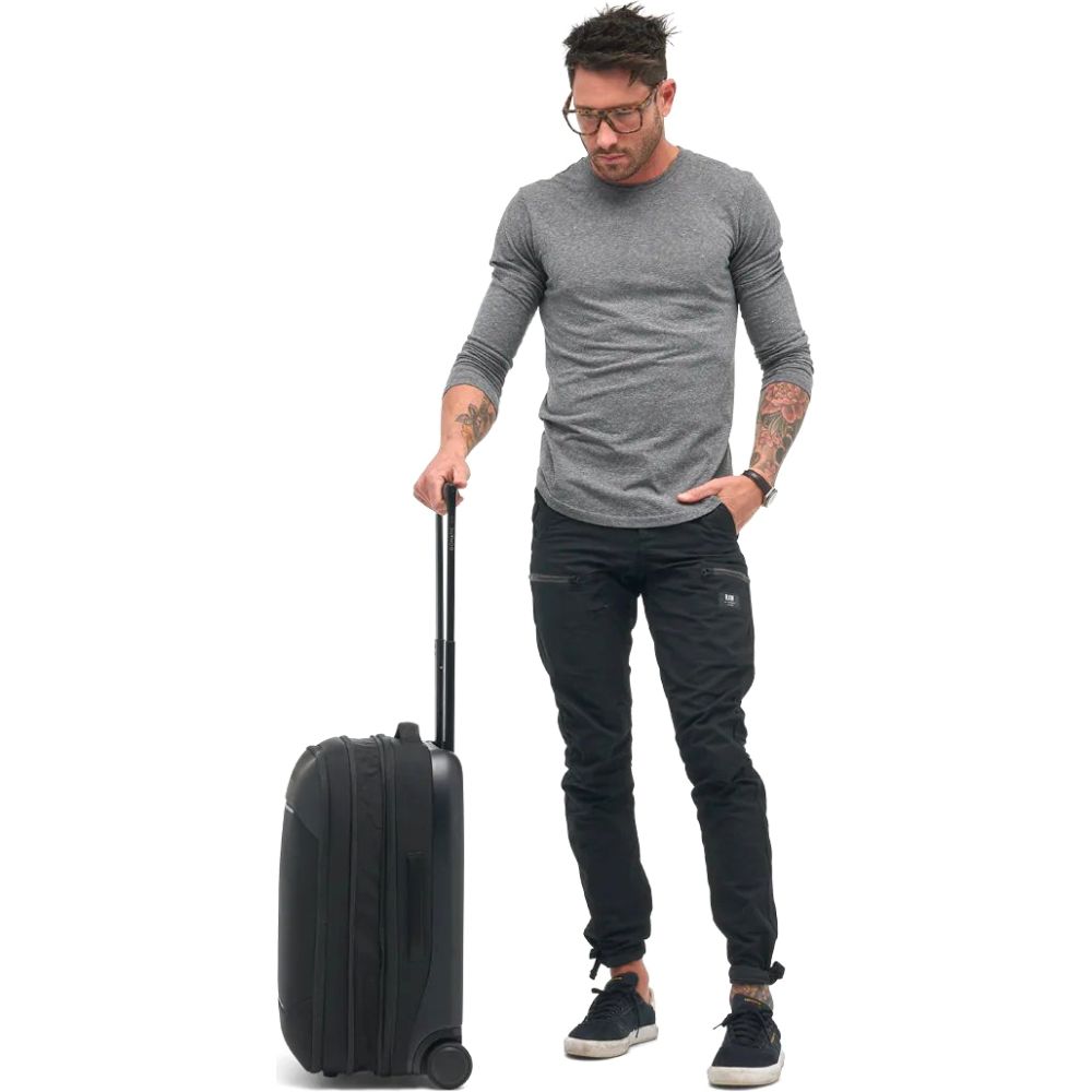Gomatic Navigator Carry-On 37L