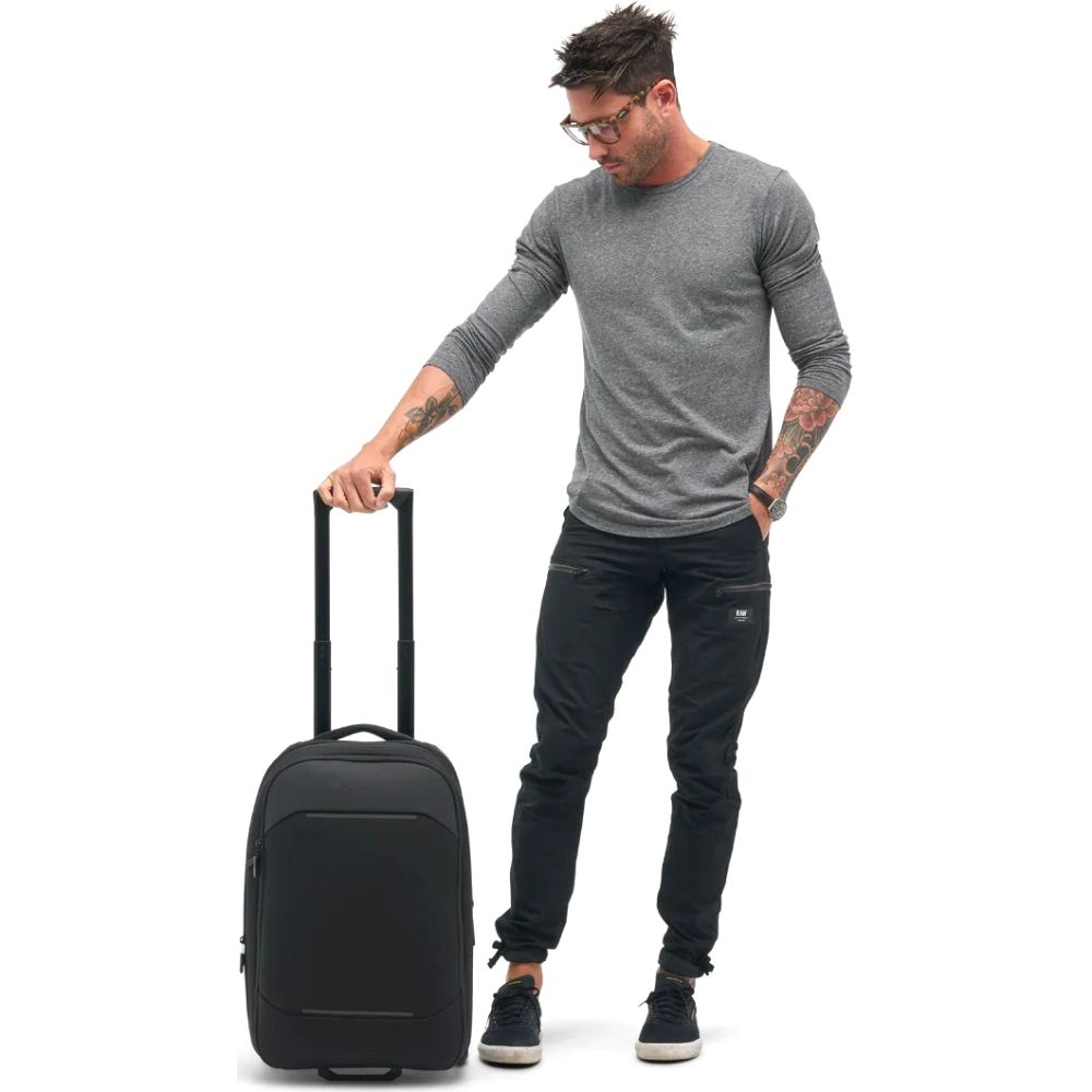 Gomatic Navigator Carry-On 37L