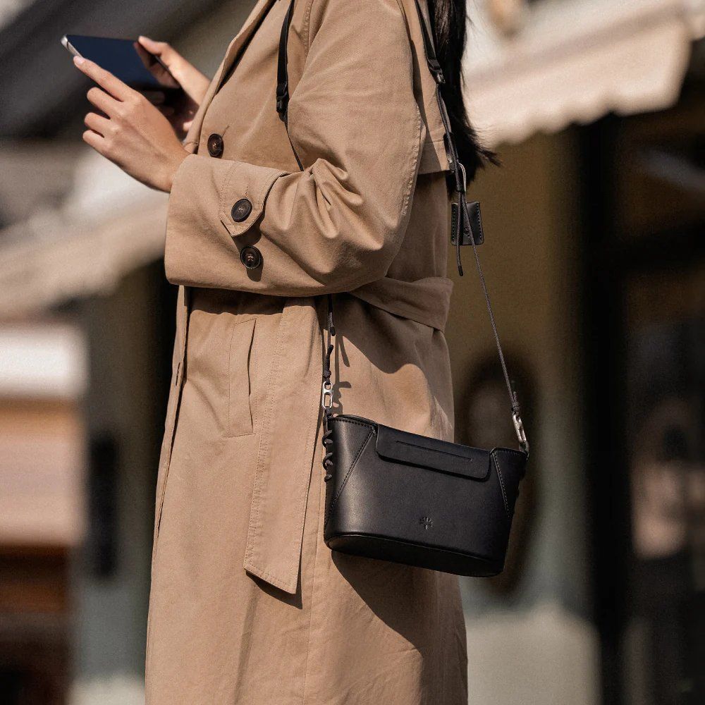 PGYTech OneGo Classic Crossbody Mobile Bag (Elegant Black)
