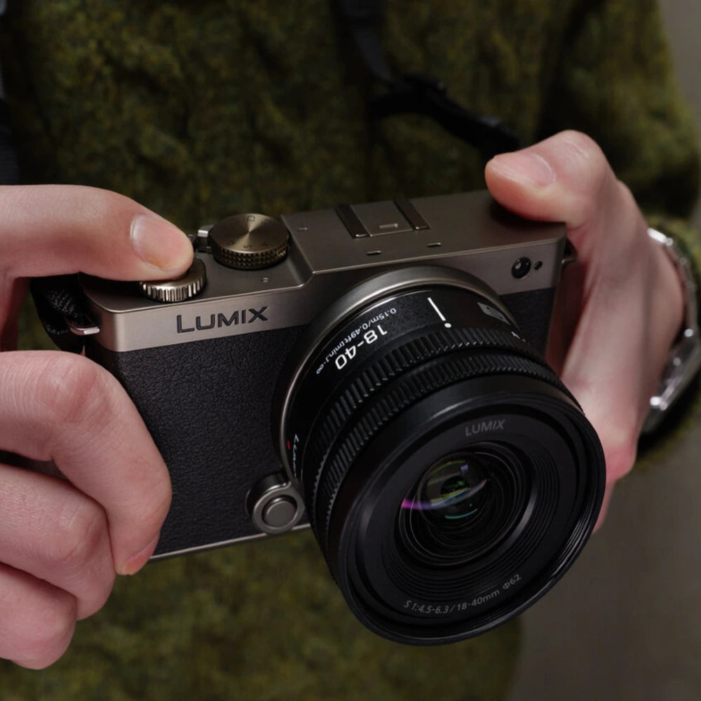 Panasonic Lumix S9 Body Titanium Black + Lumix S 70-300mm f/4.5-5.6 Macro OIS
